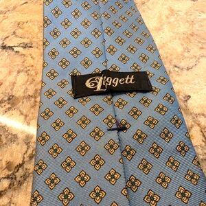 ⭐5/$25 Leggett Men's Silk Tie-Blue Geometric Pattern- 57" length